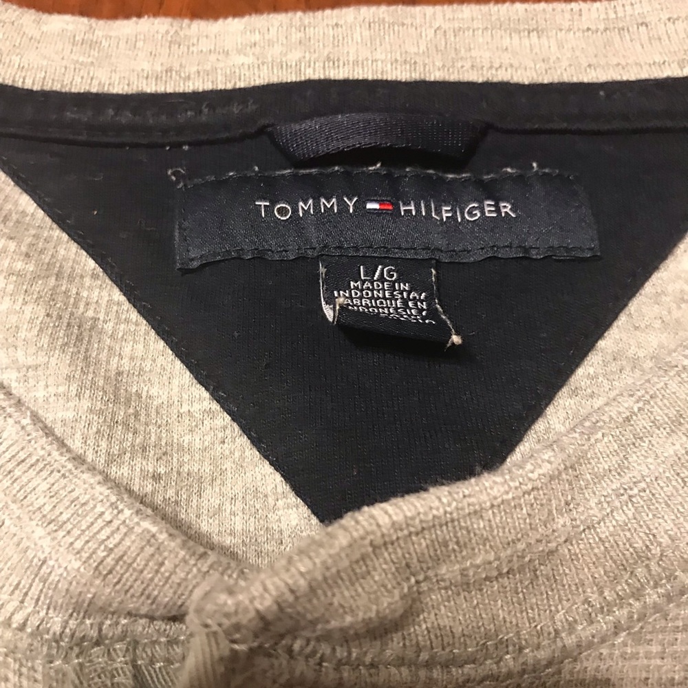 Men’s Tommy Hilfiger long sleeve tee.